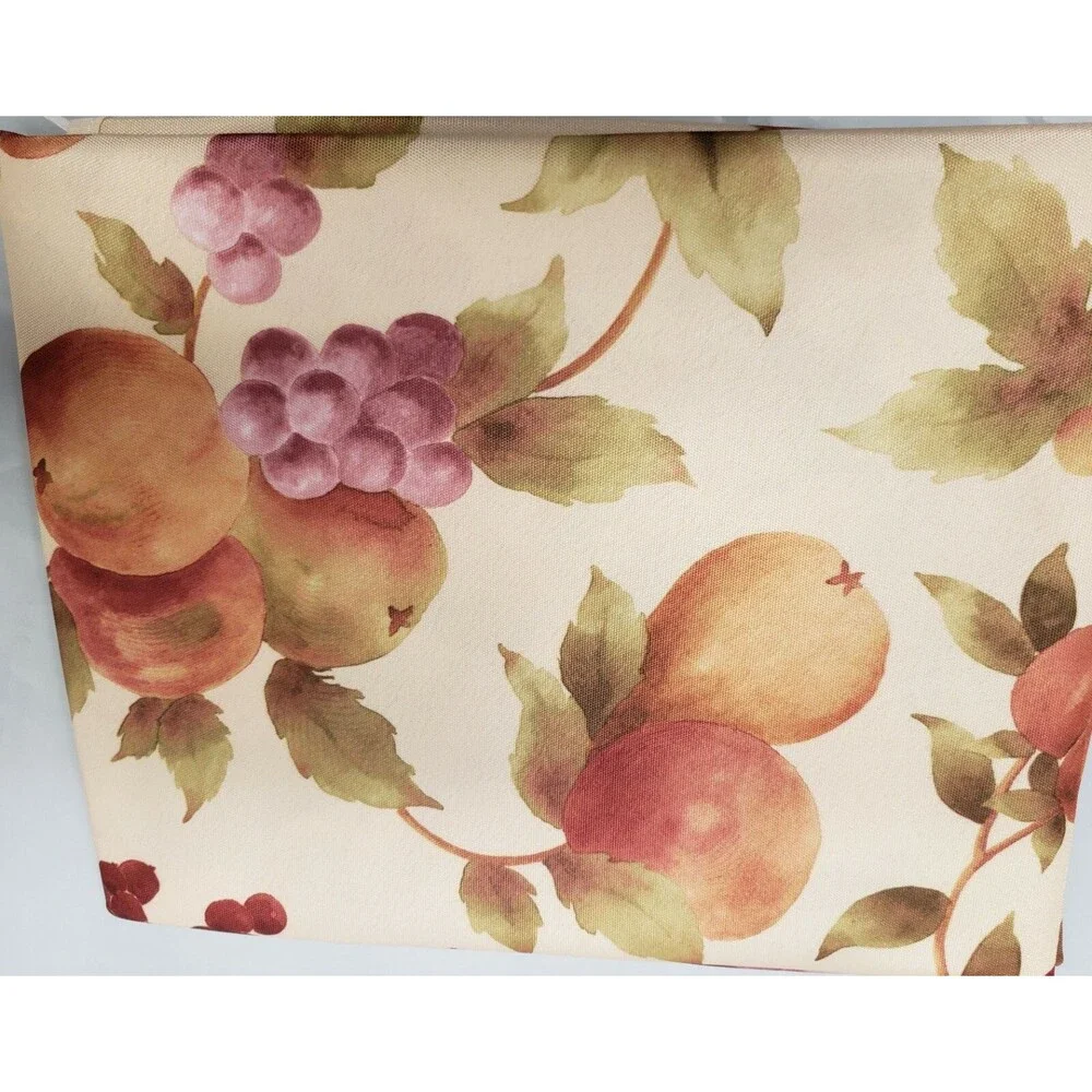 1 Printed Fabric Tablecloth,52